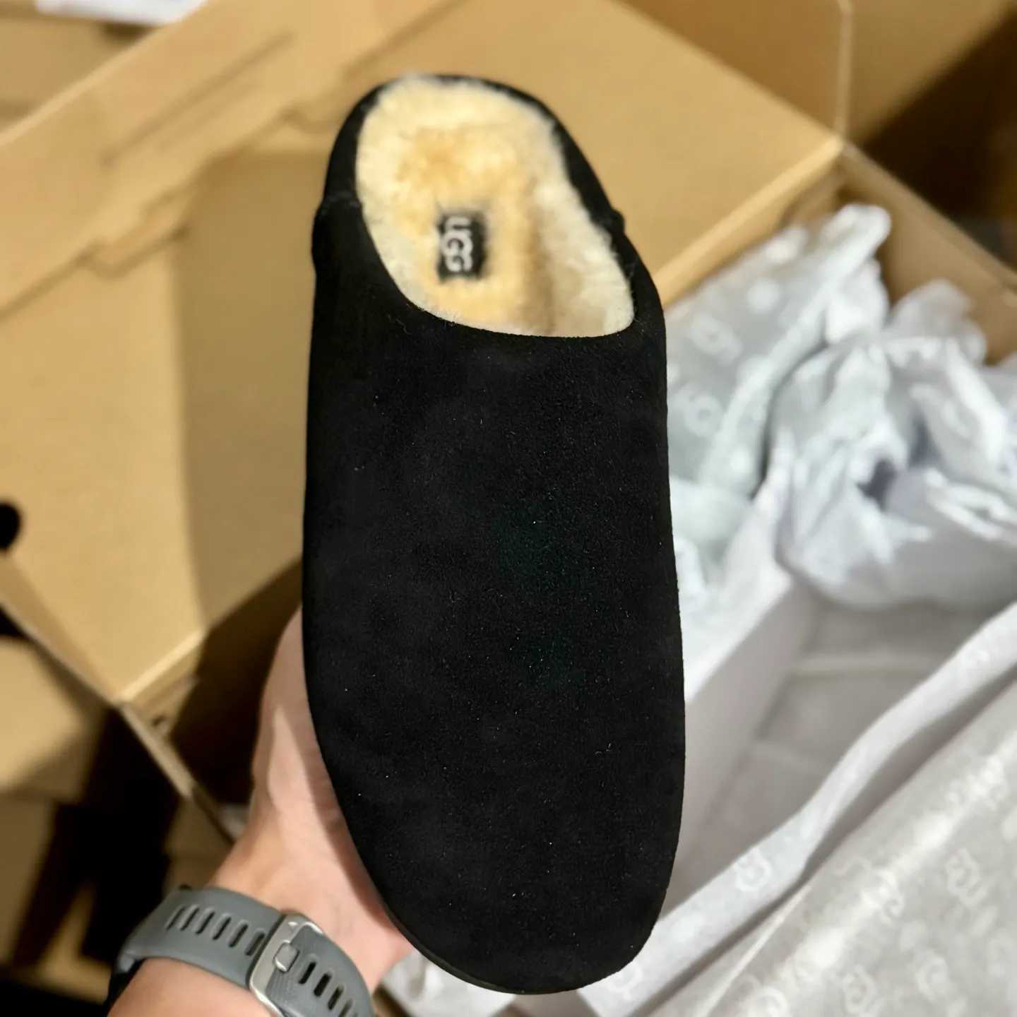 Self-pickup 💰440 Guangzhou original grade ❗️UGG Elea Slip-On Thin slip-on 1171390 Indoor slip-on lazy shoes Independent original development outsole Cashmere insole Keep warm in winter Shoe body material Water-repellent coated suede upper 17mm UGGPURE implanted wool insole Lightweight non-slip comfortable rubber outsole Full package # Size: 35 36 37 38 39 40